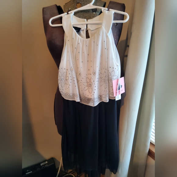 Formal Dress - Picture 1 of 6